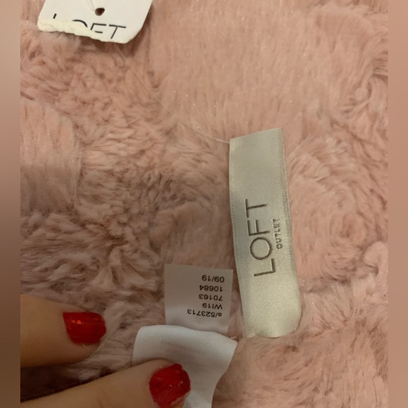 New LOFT Pink Plush Infinity Scarf NWT - Picture 6 of 9